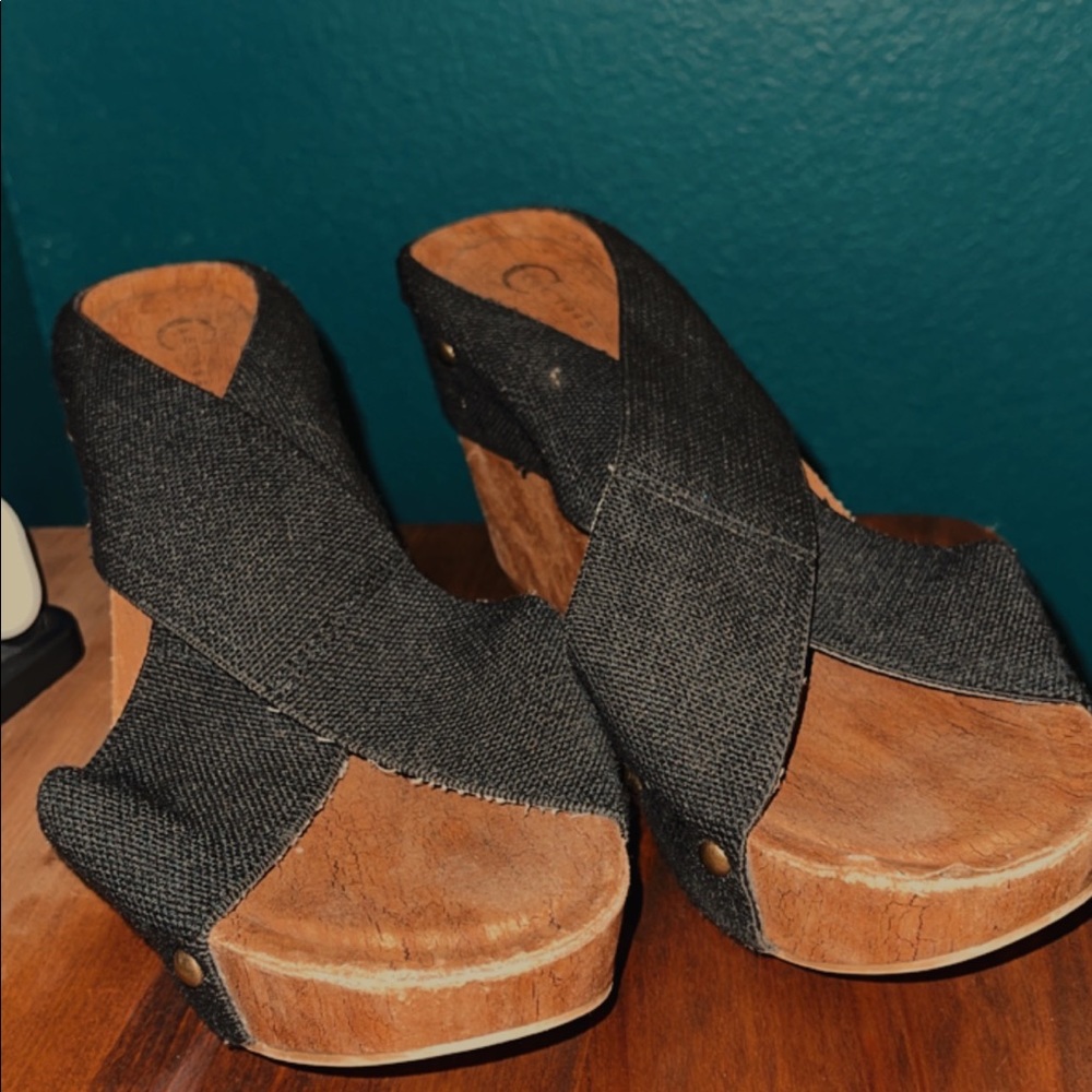 Catos black criss cross wedges